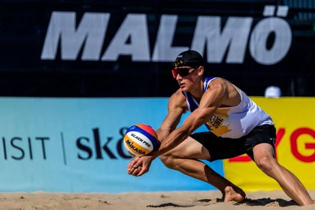 Bilder des Jahres 2025, Sport 06 Juni Sport Themen der Woche KW24 250613 Elmer Andersson of Sweden in men s Beach Pro Tour Beach volleyball, Beachvolleyball group stage match on June 13, 2025 in Malmö. Photo: Mathilda Schuler BILDBYRAN kod MA MA0822 beachvolleyboll beach volleyball sandvolleyball beach volleyboll beach pro tour malmö bbeng *** 250613 Elmer Andersson of Sweden in men s Beach Pro Tour beach volleyball group stage match on June 13, 2025 in Malmö Photo Mathilda Schuler BILDBYRAN kod MA MA0822 beachvolleyboll beach volleyball sandvolleyball beach volleyball beach pro tour malmö bbeng  Copyright: MATHILDAxSCHULER BB250613MA052