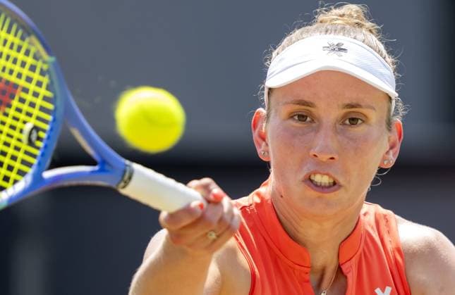 DEN BOSCH - Elise Mertens (BEL) in her match against Yue Yuan (CHN) during the quarterfinals of the Libema Open. The tennis tournament takes place at the Autotron in Rosmalen. ANP SANDER KONING xVIxANPxSportx xxANPxIVx 529838858 originalFilename: 529838858.jpg