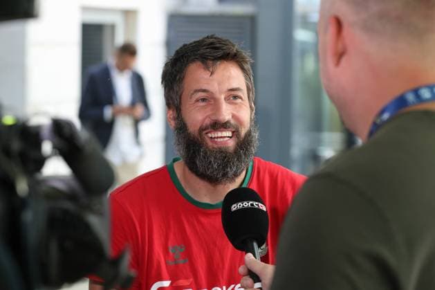 13.06.2025, xtgx, Handball, EHF Champions League Final 4, Abschlusstrainings und Media Day v.l. Bennet Wiegert (Magdeburg, Trainer) Portrait, Portraet, Einzelbild lacht lachen Koeln