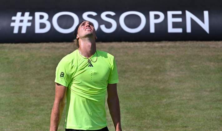 Alexander Zverev (GER) hadert Enttaeuschung enttaeuscht nach vergebener Chance Gestik Geste Tennis Herren BOSS Open ATP, Tennis Herren 250 Stuttgart 2025 Weissenhof BOSS Open ATP 250 Stuttgart 2025