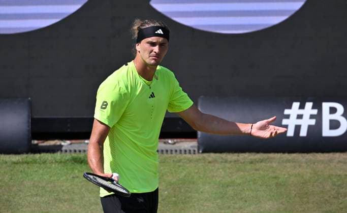 Alexander Zverev (GER) hadert Enttaeuschung enttaeuscht nach vergebener Chance Gestik Geste Tennis Herren BOSS Open ATP, Tennis Herren 250 Stuttgart 2025 Weissenhof BOSS Open ATP 250 Stuttgart 2025