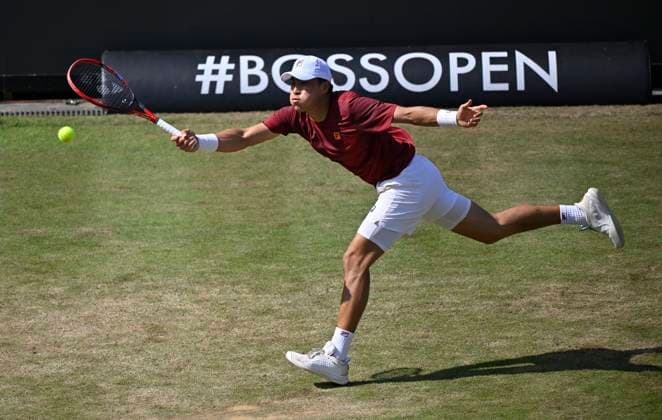 Brandon Nakashima (USA) Aktion Tennis Herren BOSS Open ATP, Tennis Herren 250 Stuttgart 2025 Weissenhof BOSS Open ATP 250 Stuttgart 2025