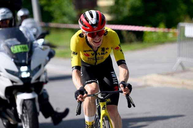 Criterium du Dauphine 2025 Stage 6 COMBLOUX, FRANCE - JUNE 13 : Vingegaard Jonas (DEN) of Team Visma - Lease a Bike during stage 6 of the 77th edition of Criterium du Dauphine Libere an UCI World Tour 2.UWT cycling road race stage for Men Elite of 126.7 km with start in Valserhone and finish in Combloux on June 13, 2025 in Combloux, France, 13 06 2025 ( Motordriver Kenny Verfaillie - Combloux France  Copyright: xVincentxKalutx