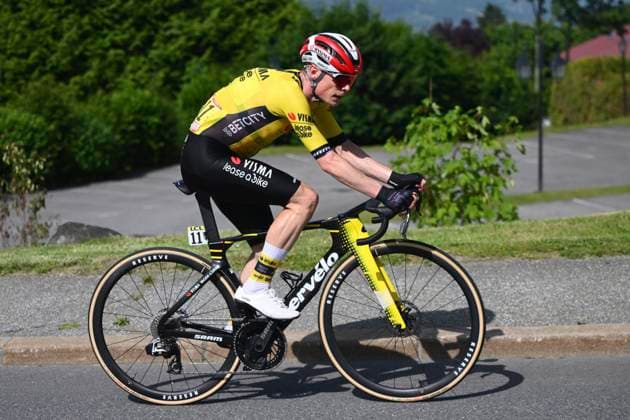 Criterium du Dauphine 2025 Stage 6 COMBLOUX, FRANCE - JUNE 13 : Vingegaard Jonas (DEN) of Team Visma - Lease a Bike during stage 6 of the 77th edition of Criterium du Dauphine Libere an UCI World Tour 2.UWT cycling road race stage for Men Elite of 126.7 km with start in Valserhone and finish in Combloux on June 13, 2025 in Combloux, France, 13 06 2025 ( Motordriver Kenny Verfaillie - Combloux France  Copyright: xVincentxKalutx