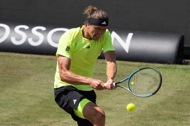 Alexander Zverev Aktion, Rueckhand, Alexander Zverev vs. Brandon Nakashima, Tennis, ATP, Tennis Herren Turnier, Boss-Open, Center-Court, Viertelfinale, 13.06.2025, Alexander Zverev vs. Brandon Nakashima, Tennis, ATP-Turnier, Boss-Open, Center-Court, Viertelfinale, 13.06.2025, Stuttgart Copyright: xEibner-Pressefoto EdwardxCheungx EP_ECG