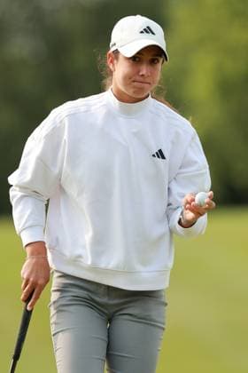 Meijer LPGA, Golf Damen Classic BELMONT, MICHIGAN-JUNE 13: Julia Lopez Ramirez of Spain acknowledges the crowd at the 10th green after her birdie during the second round of the Meijer LPGA Classic for Simply Give golf tournament at Blythefield Country Club in Belmont, MI, USA Friday, June 13, 2025. Belmont Michigan United States  Copyright: xJorgexLemusx originalFilename:lemus-meijerlp250613_npXBn.jpg