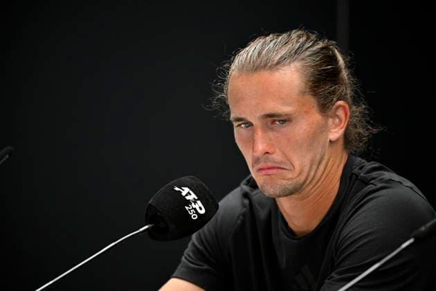 PK Pressekonferenz Alexander Zverev (GER) Portrait Gestik Geste nachdenklich Tennis Herren BOSS Open ATP, Tennis Herren 250 Stuttgart 2025 Weissenhof BOSS Open ATP 250 Stuttgart 2025