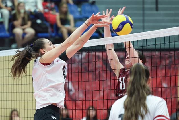 Volleyball, Frauen CEV European Silver League, Lettland - Österreich VOLLEYBALL - CEV EVSLW, LAT vs AUT AMSTETTEN,AUSTRIA,13.JUN.25 - VOLLEYBALL - CEV European Silver League Women, OEVV international match, Länderspiel, Nationalmannschaft Latvia vs Austria. Image shows Nina Nesimovic (AUT) and Elvira Dolotova (LAT).  GEPAxpictures xHaraldxSteiner