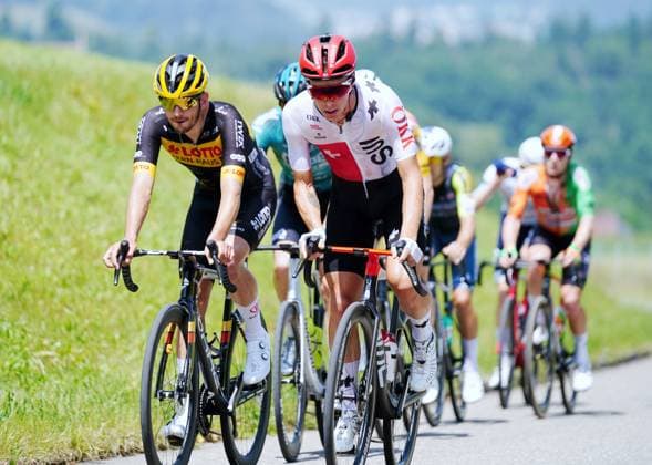 13.06.2025 Gippingen Schweiz. Radsport GP Gippingen. Grosser Preis des Kantons Aargau. Bild : Silas Koech (GER) Team Lotto-Kernhaus - Simon Pellaud (SUI) Nationalteam Schweiz. (r.) Aktion