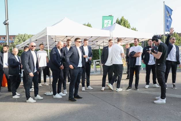 13.06.2025, xgox, Handball, EHF Champions League, Opening Party emspor, v.l. Die Magdeburger Mannschaft vor der Opening Party Koeln
