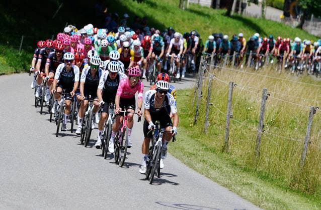 13.06.2025 Gippingen Schweiz. Radsport GP Gippingen. Grosser Preis des Kantons Aargau. Bild : Das Fahrerfeld ,Peleton in Aktion