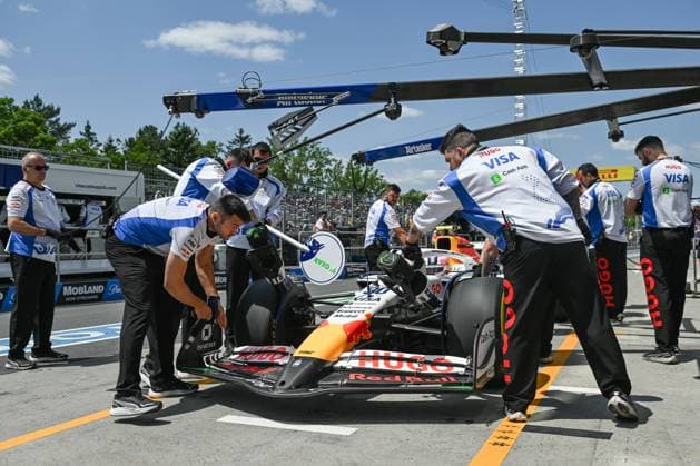 F1 Grand Prix Of Canada - First Practice Session MONTREAL, CANADA JUNE 13: Technicians work on the car of Liam Lawson of New Zealand and Scuderia Ferrari HP during the first practice session for the Formula 1 Canadian Grand Prix at Circuit Gilles-Villeneuve in Montreal, Quebec, Canada, on June 13, 2025. Montreal Canada  Copyright: xArturxWidakx originalFilename:widak-f1grandp250613_npJkp.jpg