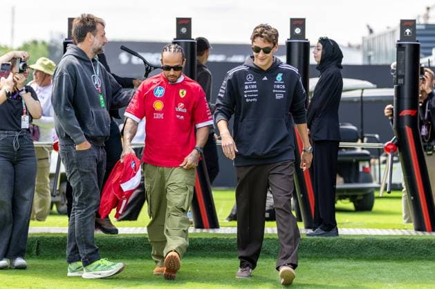Lewis Hamilton (Scuderia Ferrari HP F1 Team, Großbritannien, 44) und George Russell (Mercedes-AMG Petronas F1 Team, Großbritannien, 63), CAN, Formel 1 Weltmeisterschaft, Grand Prix von Kanada, Circuit Gilles Villeneuve, Freies Training 1, Saison 2025, 13.06.2025 CAN, Formel 1 Weltmeisterschaft, Grand Prix von Kanada, Circuit Gilles Villeneuve, Freies Training 1, Saison 2025, 13.06.2025 Montreal Copyright: xEibner-Pressefoto MarcelxFischerx EP_MFI