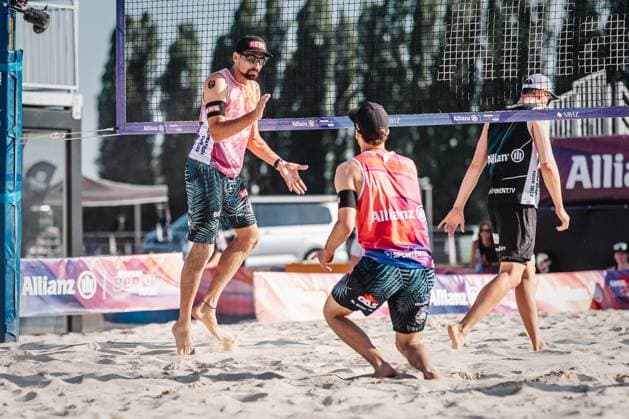 Beachvolleyball Männer Allianz German Beach Tour 2025 Tourstop Bremen 13.06.2025 v.l. Jonathan Erdmann und Nejc Zemljak jubeln Bremen Waterfront Bremen Deutschland