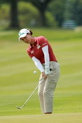 Meijer LPGA, Golf Damen Classic BELMONT, MICHIGAN-JUNE 13: Minjee Lee of Australia chips onto the 9th green during the second round of the Meijer LPGA Classic for Simply Give golf tournament at Blythefield Country Club in Belmont, MI, USA Friday, June 13, 2025. Belmont Michigan United States  Copyright: xJorgexLemusx originalFilename:lemus-meijerlp250613_npJZg.jpg