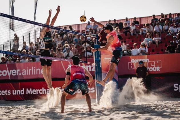 Beachvolleyball Männer Allianz German Beach Tour 2025 Tourstop Bremen 13.06.2025 v.l. Robin Sowa gegen Jonathan Erdmann Bremen Waterfront Bremen Deutschland