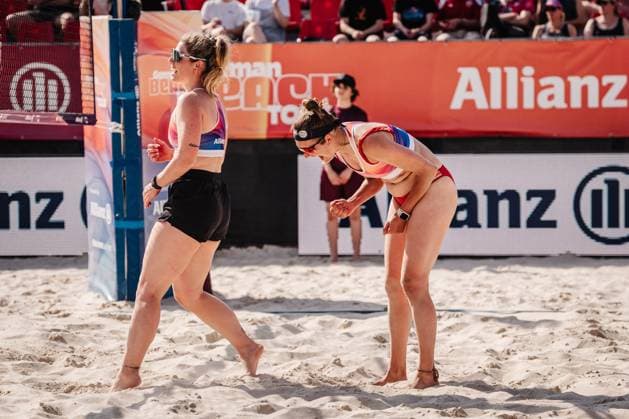 Beachvolleyball Frauen Allianz German Beach Tour 2025 Tourstop Bremen 13.06.2025 v.l. Sandra Ferger und Larissa Claassen jubeln Bremen Waterfront Bremen Deutschland
