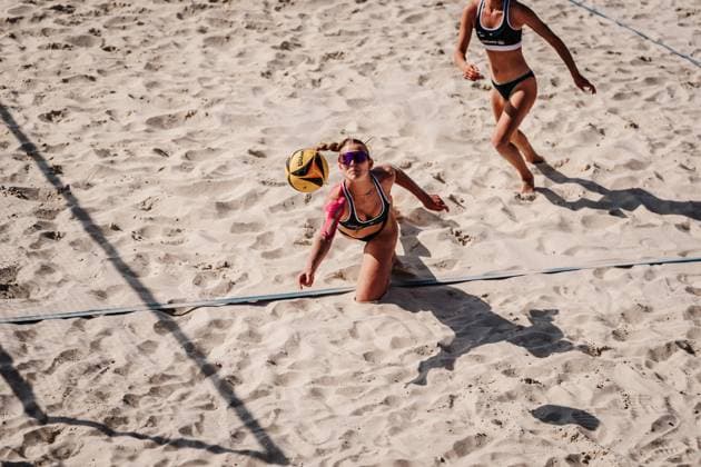 Beachvolleyball Frauen Allianz German Beach Tour 2025 Tourstop Bremen 13.06.2025 Mila Jancar springt zum Ball Bremen Waterfront Bremen Deutschland