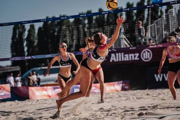 Beachvolleyball Frauen Allianz German Beach Tour 2025 Tourstop Bremen 13.06.2025 Mila Jancar springt zum Ball Bremen Waterfront Bremen Deutschland