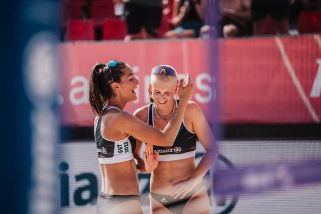 Beachvolleyball Frauen Allianz German Beach Tour 2025 Tourstop Bremen 13.06.2025 v.l. Sophia Neuss und Mareet Maidhof jubeln nach dem Sieg Bremen Waterfront Bremen Deutschland