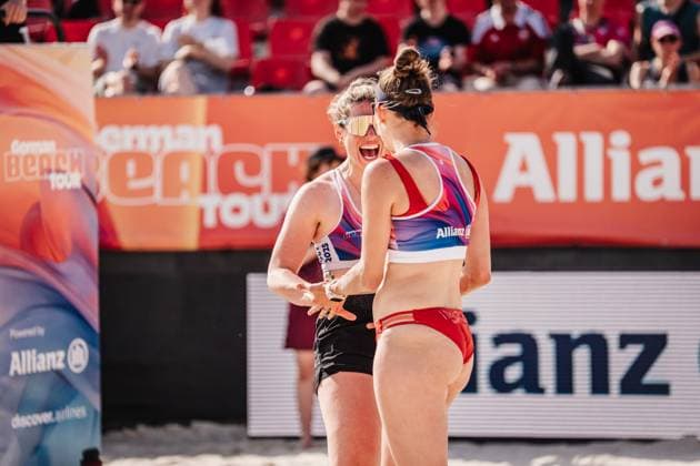 Beachvolleyball Frauen Allianz German Beach Tour 2025 Tourstop Bremen 13.06.2025 v.l. Sandra Ferger und Larissa Claassen jubeln Bremen Waterfront Bremen Deutschland