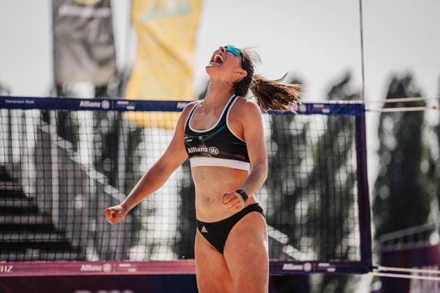 Beachvolleyball Frauen Allianz German Beach Tour 2025 Tourstop Bremen 13.06.2025 Sophia Neuss jubelt nach dem Sieg Bremen Waterfront Bremen Deutschland