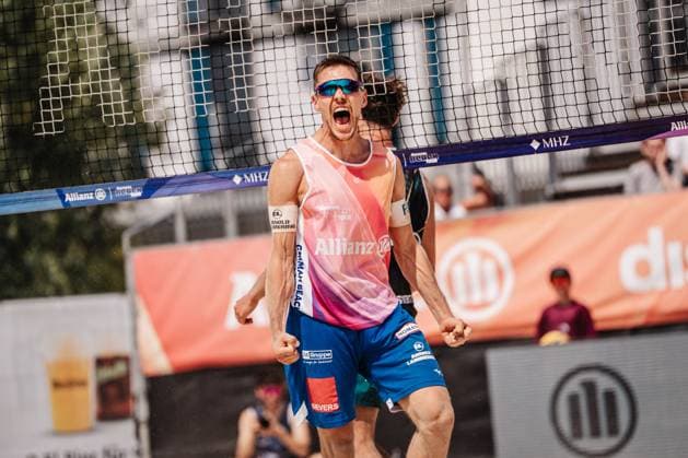 Beachvolleyball Männer Allianz German Beach Tour 2025 Tourstop Bremen 13.06.2025 David Poniewaz jubelt Bremen Waterfront Bremen Deutschland