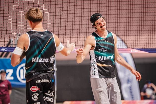 Beachvolleyball Männer Allianz German Beach Tour 2025 Tourstop Bremen 13.06.2025 v.l. Jubel bei Luis Kubo und Jannik Kühlborn Bremen Waterfront Bremen Deutschland