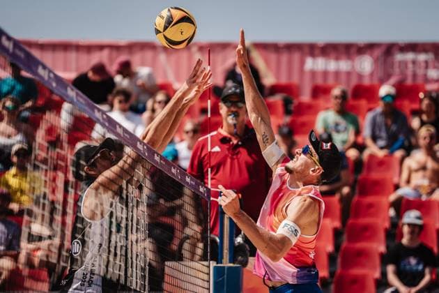 Beachvolleyball Männer Allianz German Beach Tour 2025 Tourstop Bremen 13.06.2025 v.l. Niklas Held und Bennet Poniewaz Bremen Waterfront Bremen Deutschland