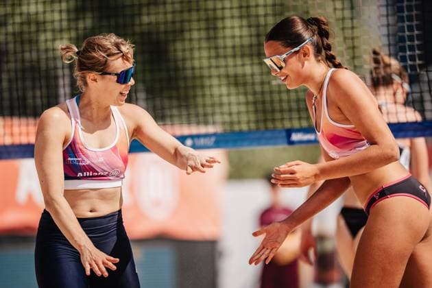 Beachvolleyball Frauen Allianz German Beach Tour 2025 Tourstop Bremen 13.06.2025 v.l. Nina Interwies und Rika Dieckmann freuen sich Bremen Waterfront Bremen Deutschland