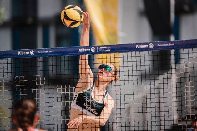 Beachvolleyball Frauen Allianz German Beach Tour 2025 Tourstop Bremen 13.06.2025 Tabea Schwarz beim Angriff Bremen Waterfront Bremen Deutschland