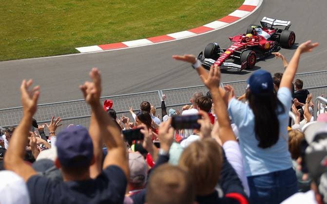 Sport Themen der Woche KW24 Sport Bilder des Tages June 13, 2025, Montreal, Quebec, Canada: Fans cheer for Ferrari driver LEWIS HAMILTON, of the United Kingdom during the first practice session at the Canadian Grand Prix in Montreal. F1 2025: Canadian Grand Prix: Practice  - ZUMAc35_ 20250613_zaf_c35_059 Copyright: xEvanxBuhlerx