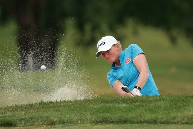 Meijer LPGA, Golf Damen Classic BELMONT, MICHIGAN-JUNE 13: Stacy Lewis of the United States hits out of the bunker toward the 8th green during the second round of the Meijer LPGA Classic for Simply Give golf tournament at Blythefield Country Club in Belmont, MI, USA Friday, June 13, 2025. Belmont Michigan United States  Copyright: xJorgexLemusx originalFilename:lemus-meijerlp250613_npN8Q.jpg