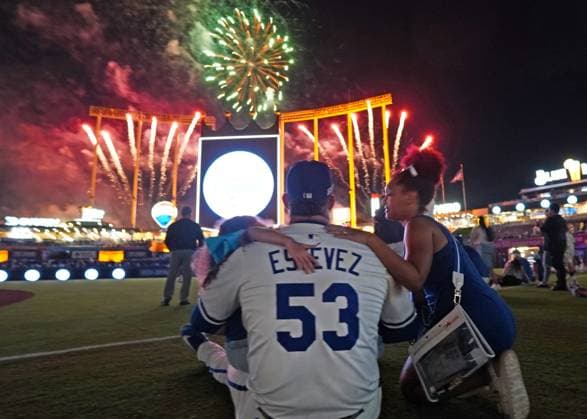 June 13, 2025: Kansas City Royals pitcher Carlos Esto vez (53) and his family celebrate a fathers day fireworks show after the game against the Athletics at Kauffman Stadium Kansas City, Missouri. CSM. Kansas City United States - ZUMAc04_ 20250613_zma_c04_028 Copyright: xJonxRobichaudx