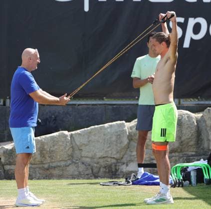 14.06.2025,Boss Open 2025, TC Weissenhof Stuttgart, ATP, Tennis Herren Tour 250 Tennis, im Bild: Kondition Trainer und Alexander Zverev (GER)