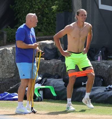 14.06.2025,Boss Open 2025, TC Weissenhof Stuttgart, ATP, Tennis Herren Tour 250 Tennis, im Bild: Kondition Trainer und Alexander Zverev (GER)
