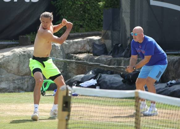 14.06.2025,Boss Open 2025, TC Weissenhof Stuttgart, ATP, Tennis Herren Tour 250 Tennis, im Bild: Alexander Zverev (GER) mit Kondition Trainer