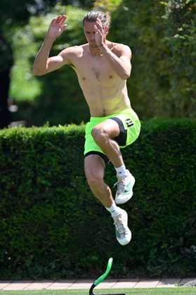 Alexander Zverev (GER) Oberkoerper nackt Aufwaermen Training Tennis Herren BOSS Open ATP, Tennis Herren 250 Stuttgart 2025 Weissenhof BOSS Open ATP 250 Stuttgart 2025