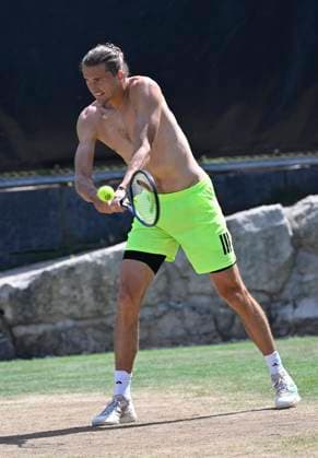 Alexander Zverev (GER) Oberkoerper nackt Aufwaermen Training Tennis Herren BOSS Open ATP, Tennis Herren 250 Stuttgart 2025 Weissenhof BOSS Open ATP 250 Stuttgart 2025