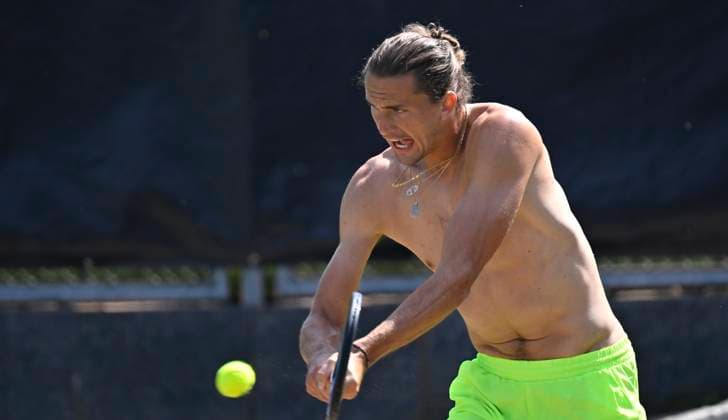 Alexander Zverev (GER) Oberkoerper nackt Aufwaermen Training Tennis Herren BOSS Open ATP, Tennis Herren 250 Stuttgart 2025 Weissenhof BOSS Open ATP 250 Stuttgart 2025