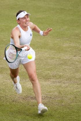 DEN BOSCH - Ekaterina Alexandrova (RUS) in her match against Elise Mertens (BEL) during the semifinals of the Libema Open. The tennis tournament takes place at the Autotron in Rosmalen. ANP SANDER KONING xVIxANPxSportx xxANPxIVx 529877317 originalFilename: 529877317.jpg