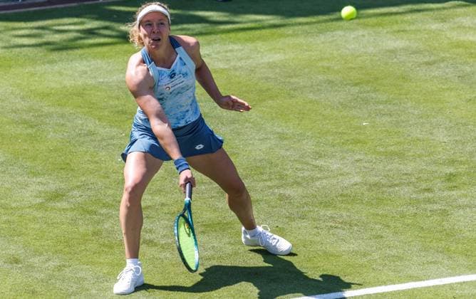 Berlin, 14.06.25, Tennis: ecotrans Ladies Open Berlin im Steffi-Graf-Stadion. Damen, Einzel, Krueger (USA) - Friedsam (Deutschland). Anna-Lena Friedsam (Deutschland) retourniert einen Ball. Berlin Tennis Open by HYLO 2025