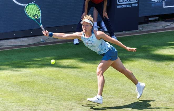 Berlin, 14.06.25, Tennis: ecotrans Ladies Open Berlin im Steffi-Graf-Stadion. Damen, Einzel, Krueger (USA) - Friedsam (Deutschland). Anna-Lena Friedsam (Deutschland) retourniert einen Ball. Berlin Tennis Open by HYLO 2025
