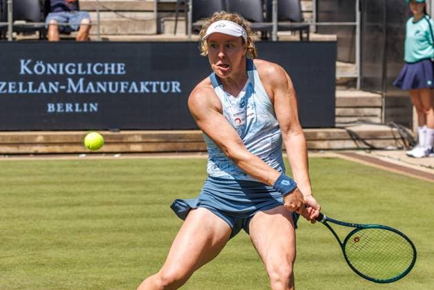 Berlin, 14.06.25, Tennis: ecotrans Ladies Open Berlin im Steffi-Graf-Stadion. Damen, Einzel, Krueger (USA) - Friedsam (Deutschland). Anna-Lena Friedsam (Deutschland) retourniert einen Ball. Berlin Tennis Open by HYLO 2025