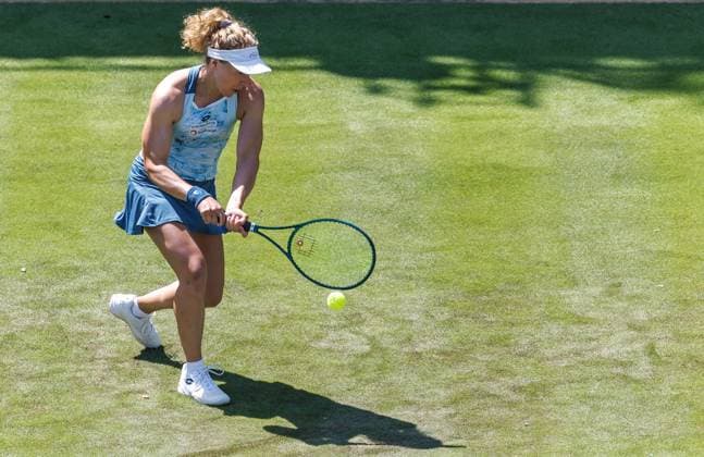 Berlin, 14.06.25, Tennis: ecotrans Ladies Open Berlin im Steffi-Graf-Stadion. Damen, Einzel, Krueger (USA) - Friedsam (Deutschland). Anna-Lena Friedsam (Deutschland) retourniert einen Ball. Berlin Tennis Open by HYLO 2025