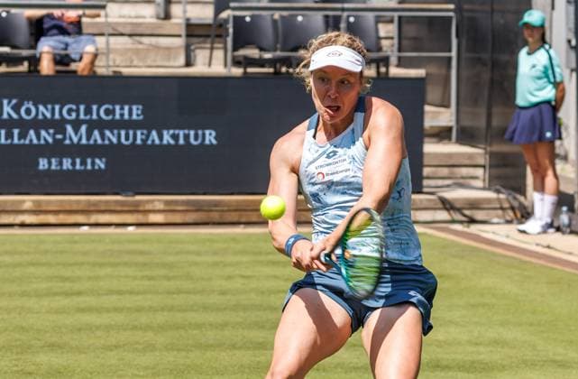 Berlin, 14.06.25, Tennis: ecotrans Ladies Open Berlin im Steffi-Graf-Stadion. Damen, Einzel, Krueger (USA) - Friedsam (Deutschland). Anna-Lena Friedsam (Deutschland) retourniert einen Ball. Berlin Tennis Open by HYLO 2025