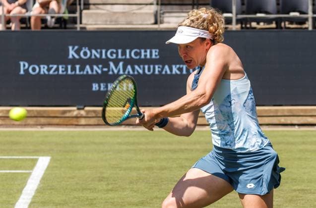 Berlin, 14.06.25, Tennis: ecotrans Ladies Open Berlin im Steffi-Graf-Stadion. Damen, Einzel, Krueger (USA) - Friedsam (Deutschland). Anna-Lena Friedsam (Deutschland) retourniert einen Ball. Berlin Tennis Open by HYLO 2025