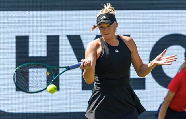Berlin, 14.06.25, Tennis: ecotrans Ladies Open Berlin im Steffi-Graf-Stadion. Damen, Einzel, Krueger (USA) - Friedsam (Deutschland). Ashlyn Krueger (USA) retourniert einen Ball. Berlin Tennis Open by HYLO 2025