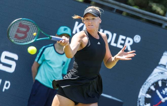 Berlin, 14.06.25, Tennis: ecotrans Ladies Open Berlin im Steffi-Graf-Stadion. Damen, Einzel, Krueger (USA) - Friedsam (Deutschland). Ashlyn Krueger (USA) retourniert einen Ball. Berlin Tennis Open by HYLO 2025