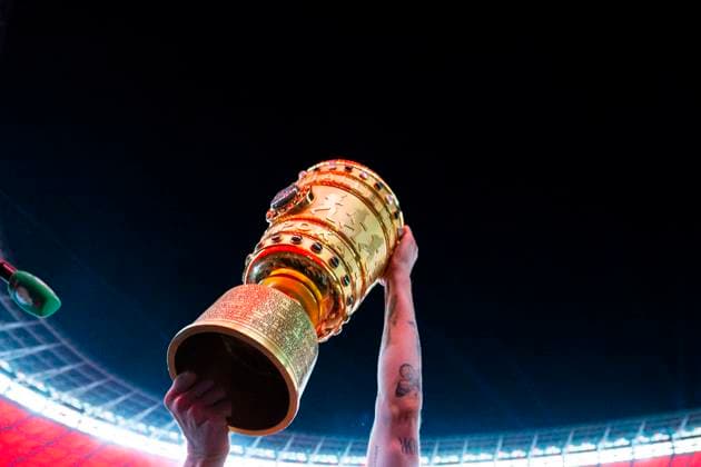 23.05.2025 - Fußball, 2024 2025, DFB-Pokalfinale, DSC Arminia Bielefeld - VfB Stuttgart: DFB-Pokal Trophäe DFB REGULATIONS PROHIBIT ANY USE OF PHOTOGRAPHS AS IMAGE SEQUENCES AND OR QUASI-VIDEO. Berlin Berlin Deutschland Olympiastadion